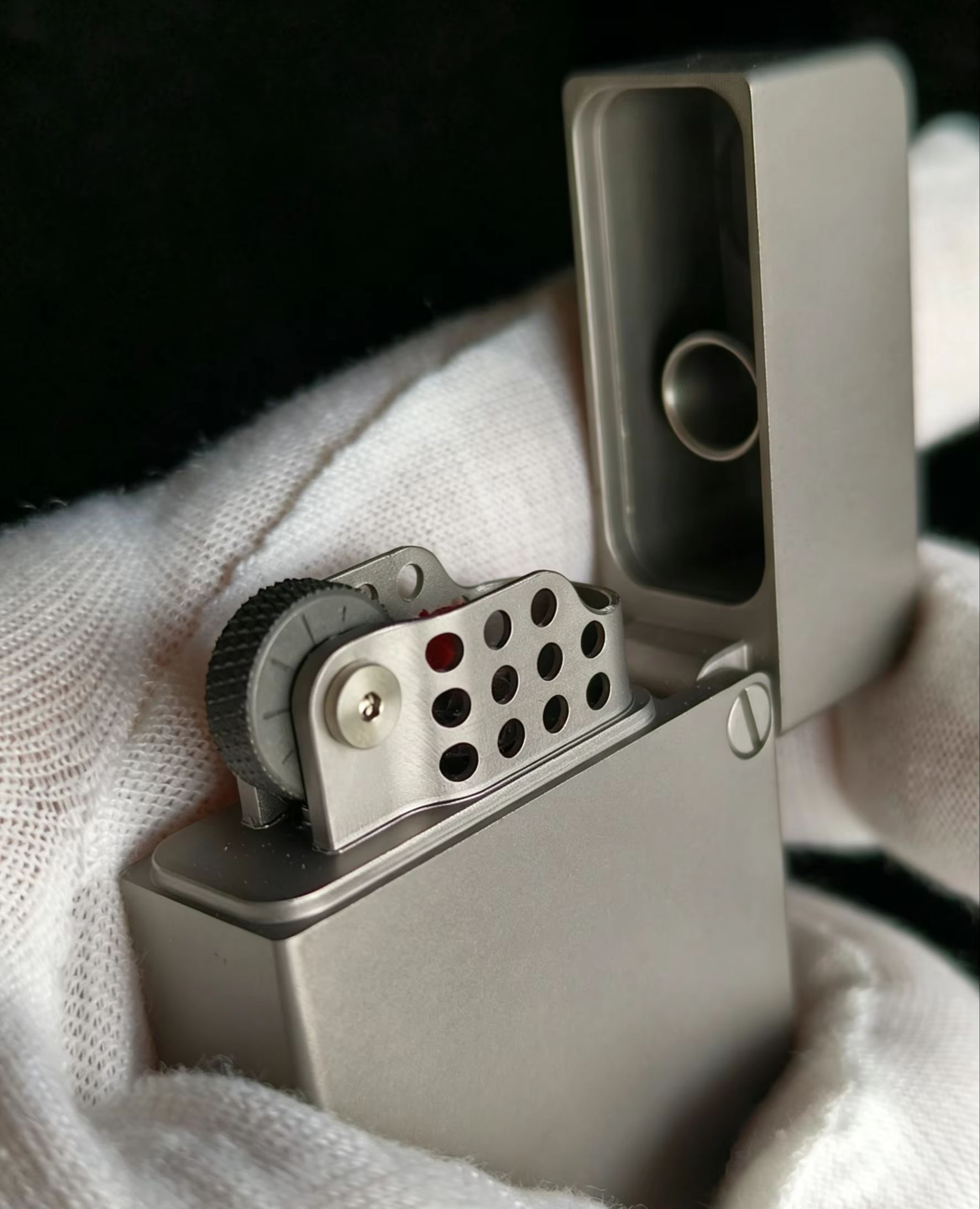 Titanium Alloy Trench Lighter  - đánh giá và giá Fire Starting Kit